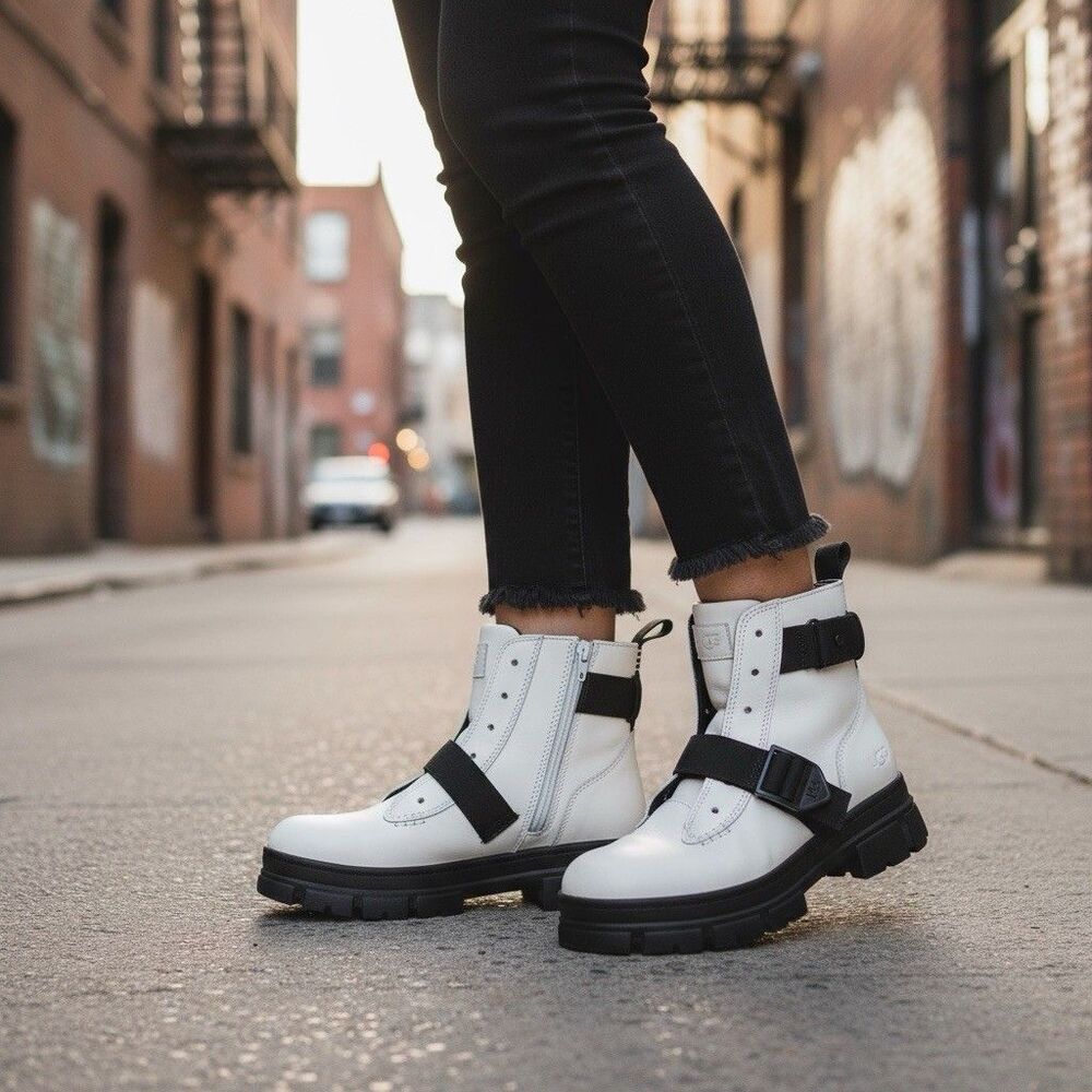 Punk grunge Boots White Black Sz 9 platform chunky moto whimsygoth cute goth UGG